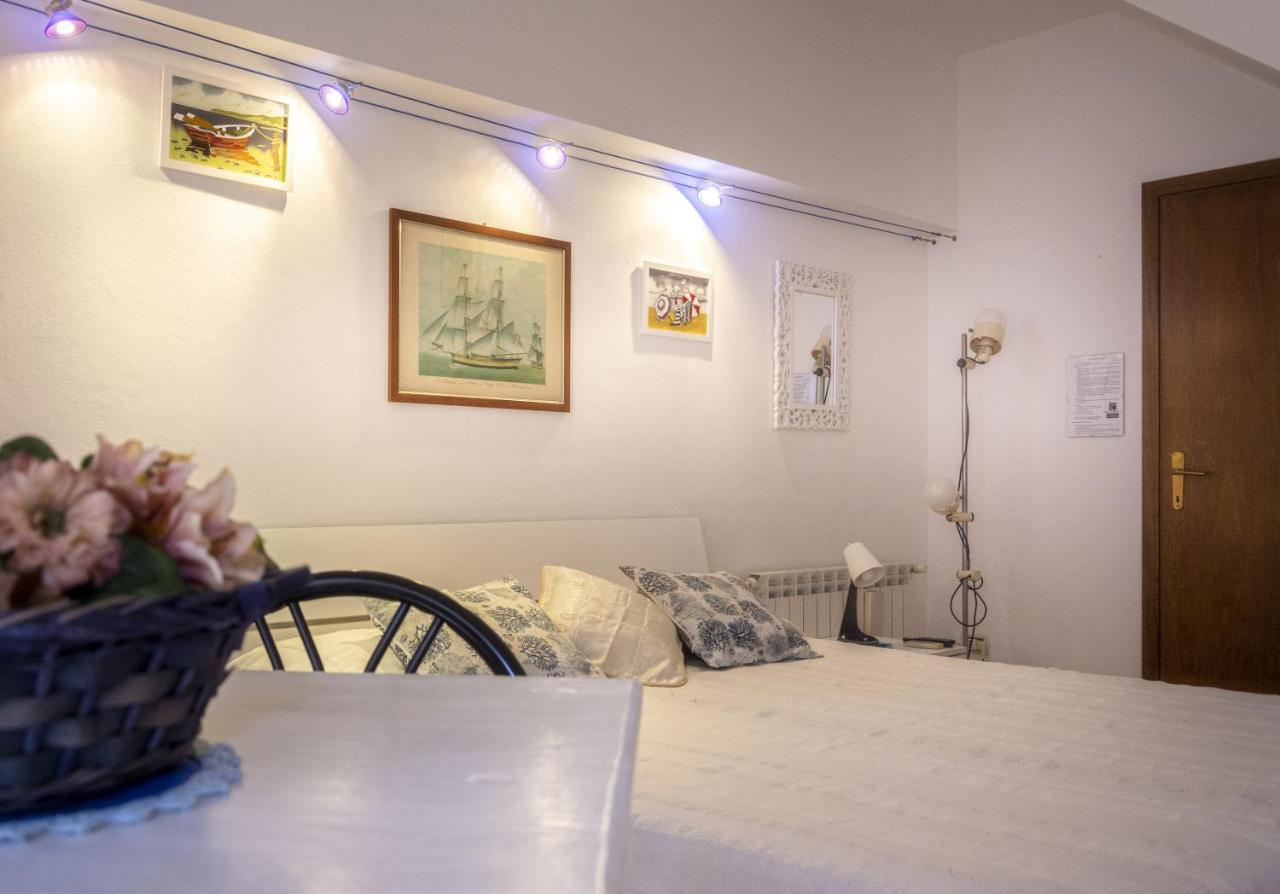 Appartamenti La Casina Porto Azzurro Luaran gambar