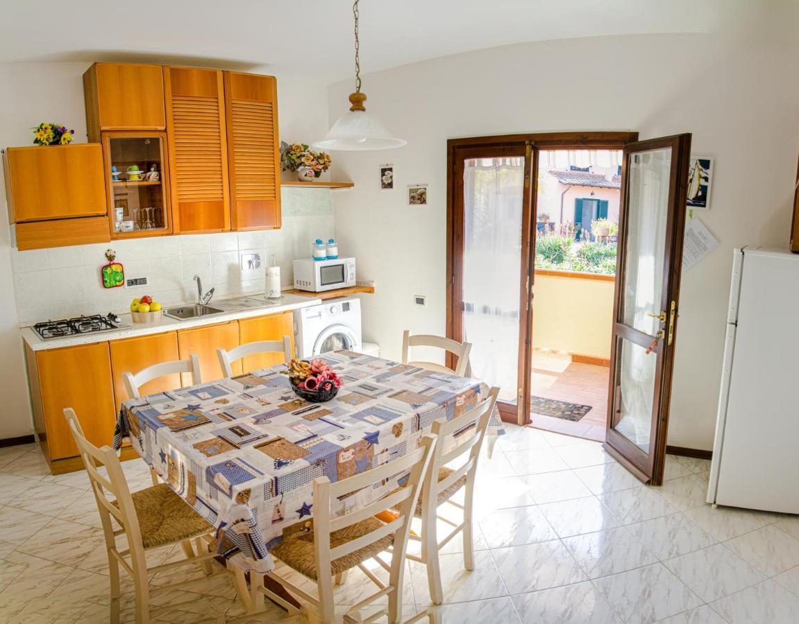 Appartamenti La Casina Porto Azzurro Luaran gambar