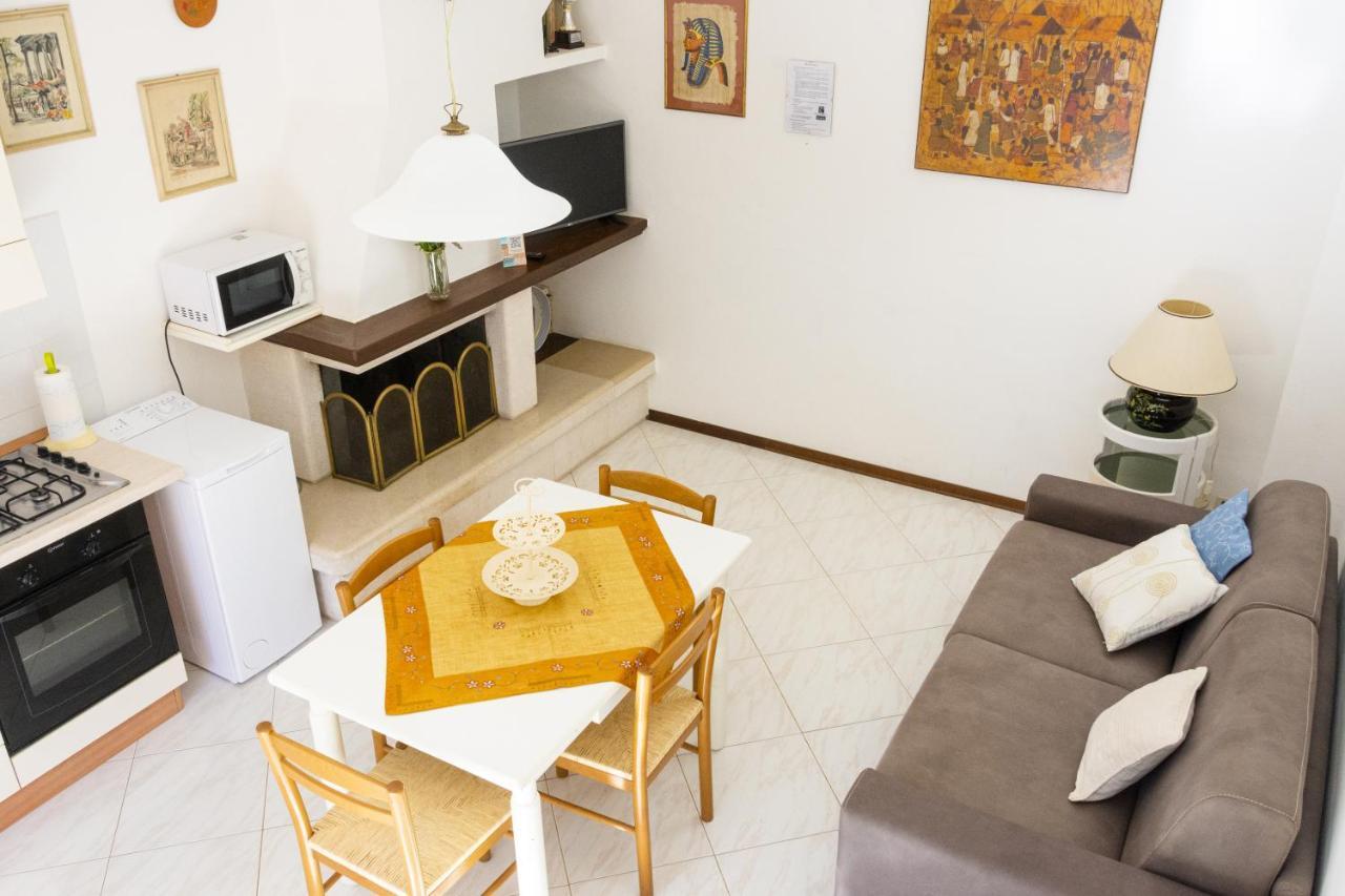 Appartamenti La Casina Porto Azzurro Luaran gambar