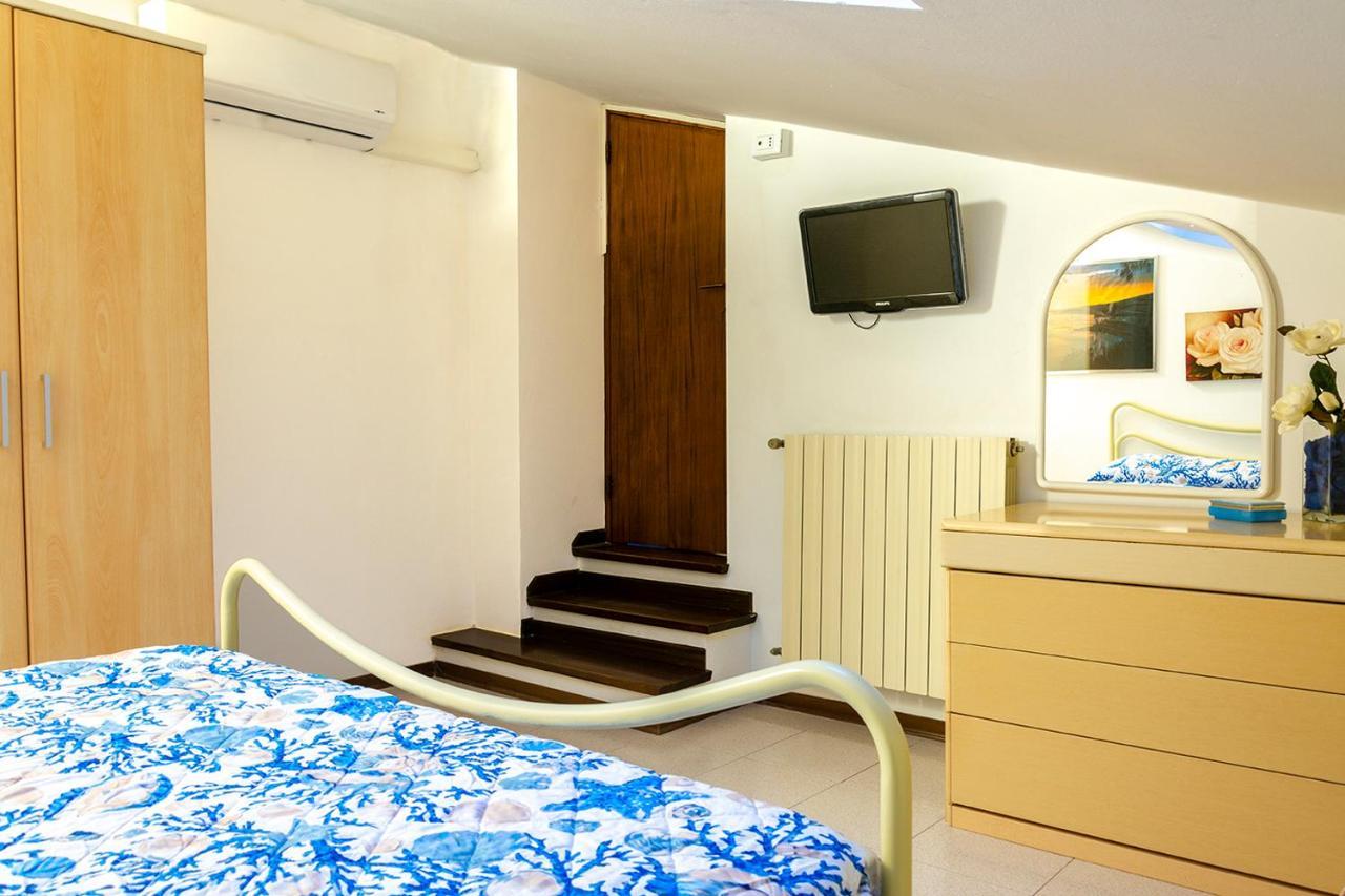 Appartamenti La Casina Porto Azzurro Luaran gambar