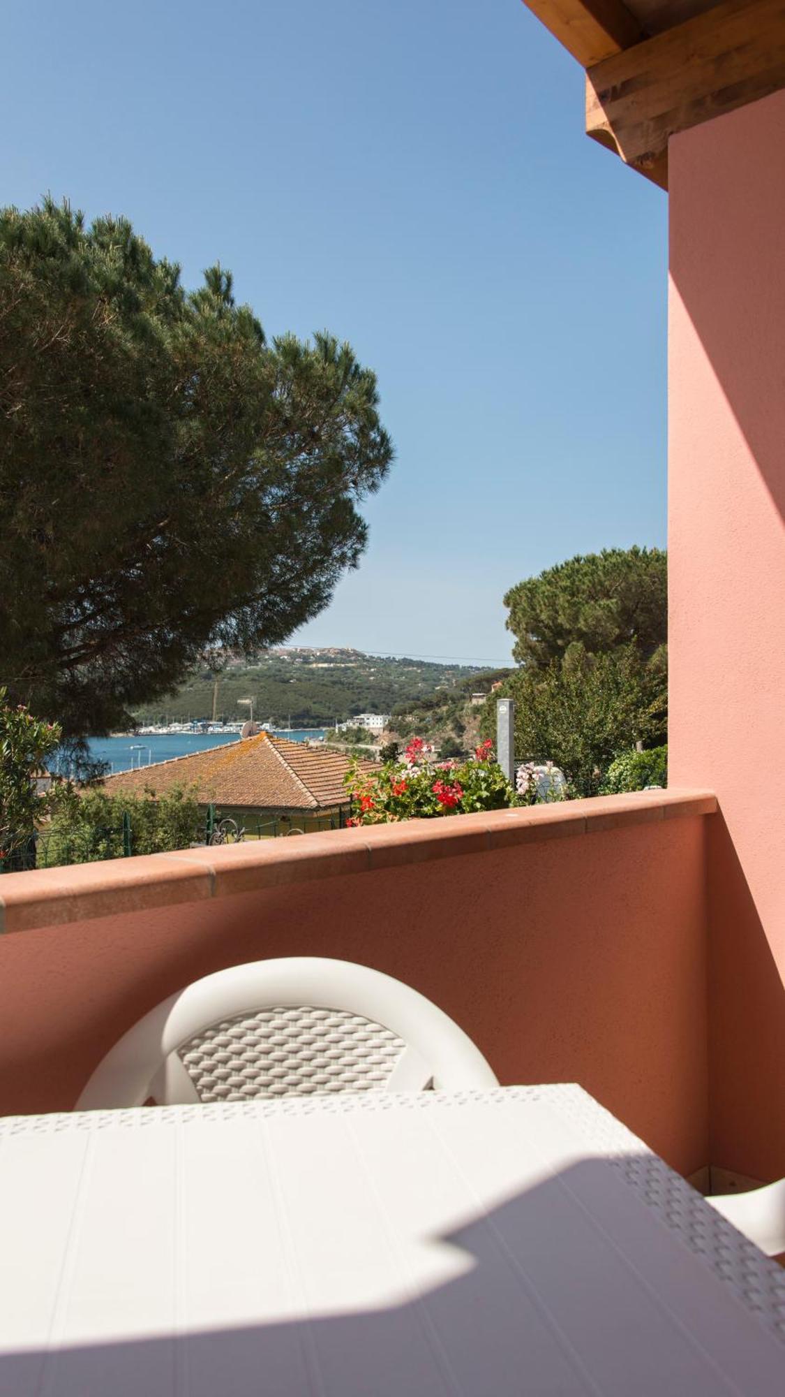 Appartamenti La Casina Porto Azzurro Luaran gambar