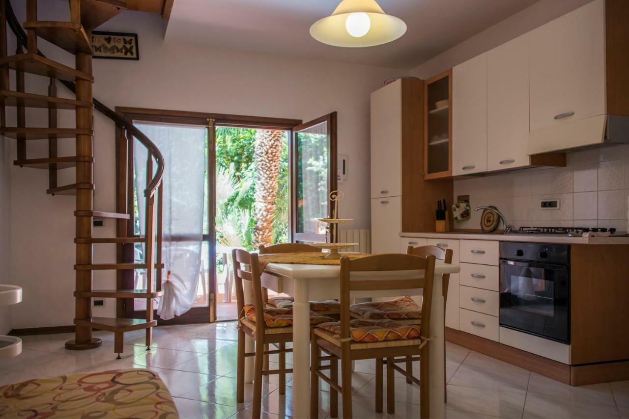 Appartamenti La Casina Porto Azzurro Luaran gambar