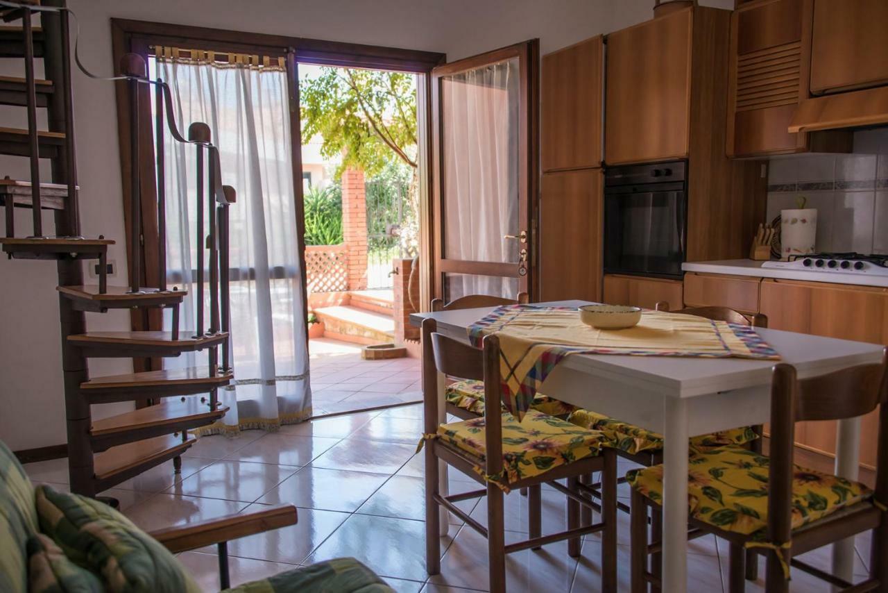 Appartamenti La Casina Porto Azzurro Luaran gambar
